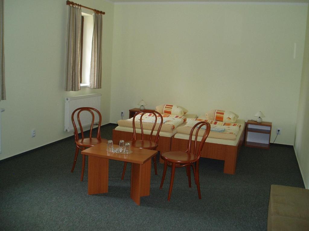 Restaurace a Penzion Česká Hospoda Heřmanice Quarto foto